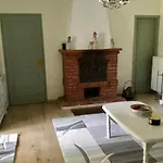 Voeroesparti Ueduelohaz Paloznak