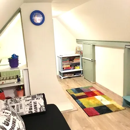 Voeroesparti Ueduelohaz بيت للعطل