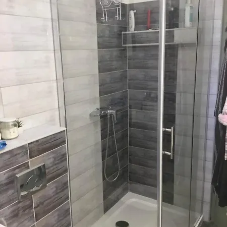 Voeroesparti Ueduelohaz