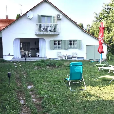 Voeroesparti Ueduelohaz * Paloznak