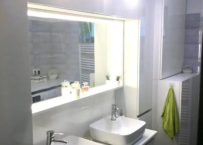 Holiday home Voeroesparti Ueduelohaz