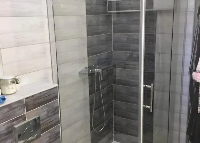 Voeroesparti Ueduelohaz