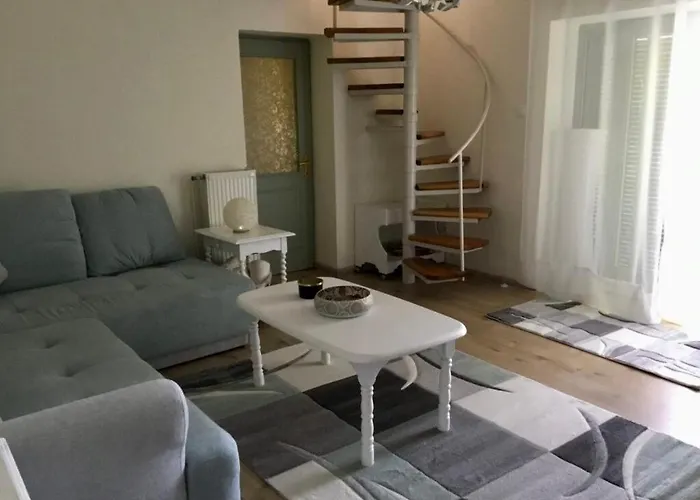 Ferienhaus Voeroesparti Ueduelohaz Paloznak