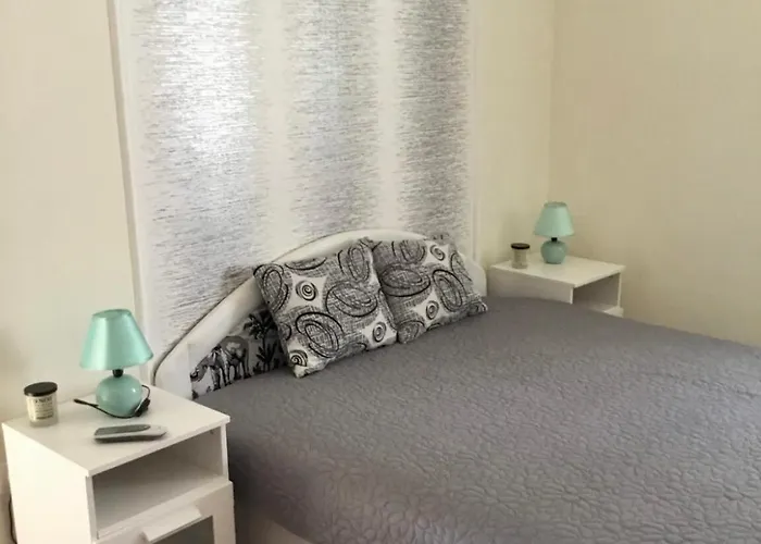 Holiday home Voeroesparti Ueduelohaz