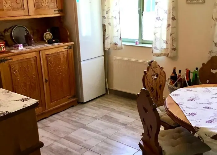 Holiday home Voeroesparti Ueduelohaz